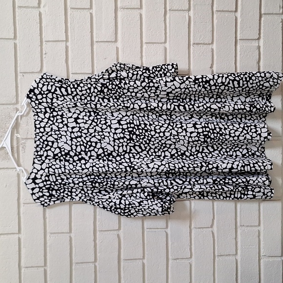 Arna York Black & White  Cold-Shoulder Criss/Cross Front Blouse. Size 30/32 NWT - Picture 5 of 9